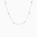 Collier long à sertissage clos