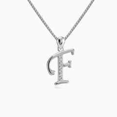 Pendentif lettre F en argent sterling orné de zircone cubique.