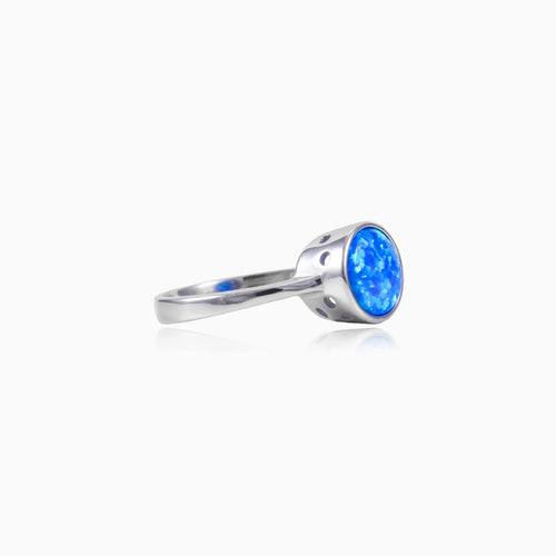 Ring mit rundem blauem Opal