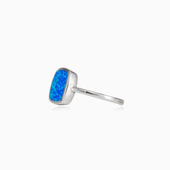 Bague carrée plate en opale bleue