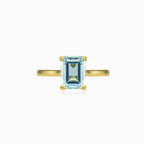 Zlatý prsten s modrým topazem