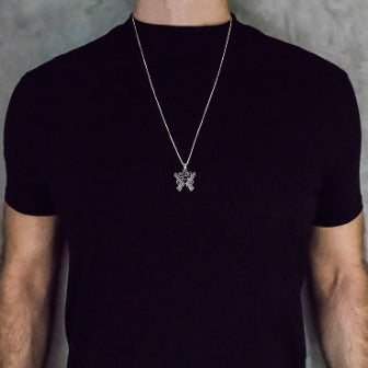 Deux pistolets en argent