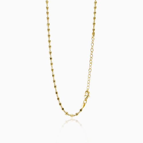 Vergoldete Kette mit quadratischen Perlen