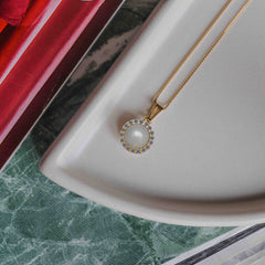 Halo pearl pendant