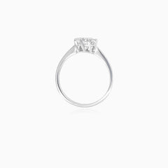 Bague effilée en or blanc avec zirconium cubique rond