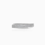 Bague en or blanc avec zircone cubique en diagonale