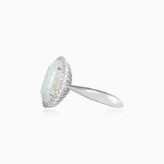 Prsten s bílým opálem a královským třpytem