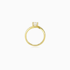 Bague asymétrique en or jaune avec zircone cubique
