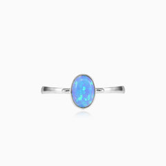 Bague solitaire simple en opale bleue