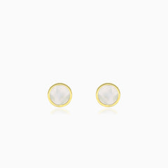 Boucles d’oreilles puces en or jaune avec perle