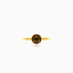 Yellow gold ring with one round garnet