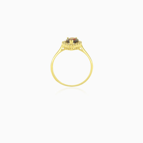 Anillo real de oro amarillo con granate