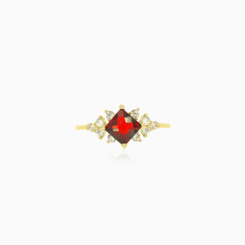 Anillo de oro elegante con granate y circonia cúbica