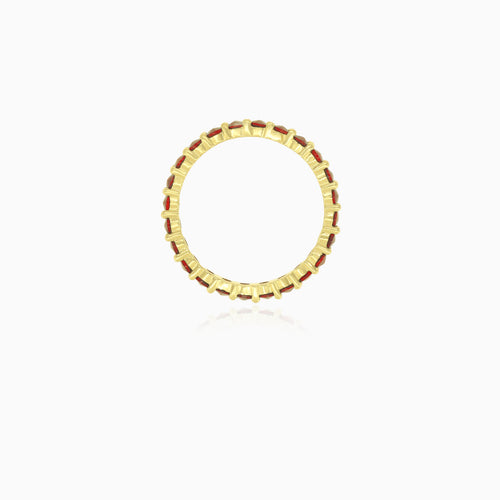 Anillo de oro amarillo con granates de la eternidad