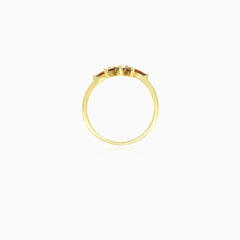 Anillo de oro amarillo con granate talla marquesa