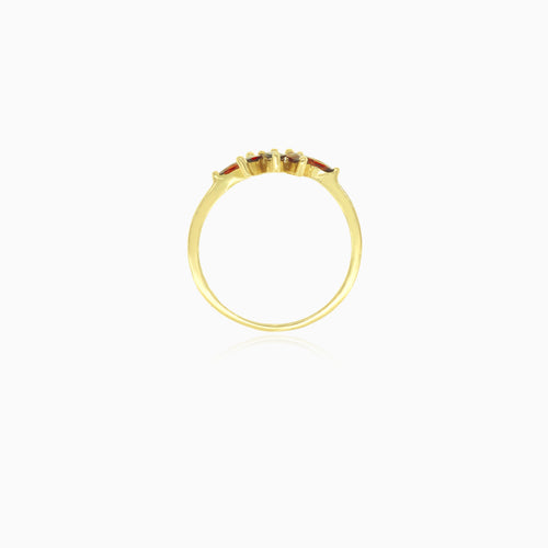 Anillo de oro amarillo con granate talla marquesa
