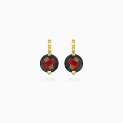 Náušnice ze žlutého zlata s kulatým granátovým solitérem