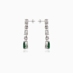 Pendientes de plata con esmeralda sintética y acentos de circonita cúbica
