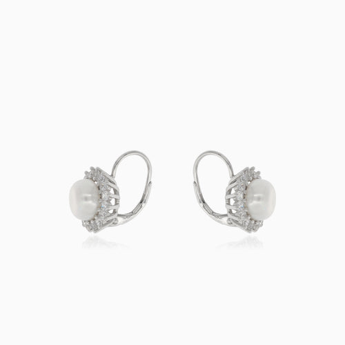 Stříbrné náušnice s perlami obklopenými třpytivými zirkony