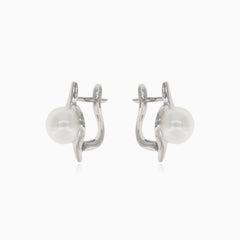 Silver earrings with pearl