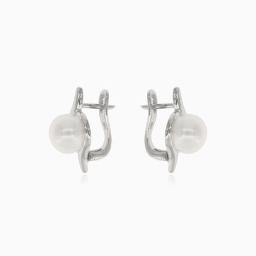 Silver earrings with pearl