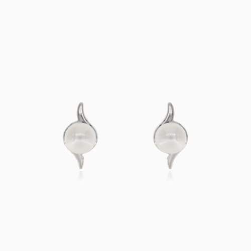 Silver earrings with pearl