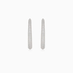 Silberne Kreise mit inneren und äußeren Zirkonia