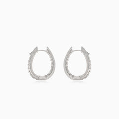 Silberne Kreise mit inneren und äußeren Zirkonia