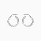 Markante Creolen mit Twist-Design aus Weißgold