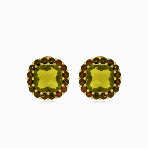 Esplendor etéreo moldavita en corte cojín brillante.