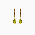 Pendientes colgantes de moldavita y granate cautivadores