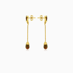 Pendientes colgantes de oro con granate en talla pera