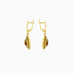 Regal 14kt gold garnet dangling earrings