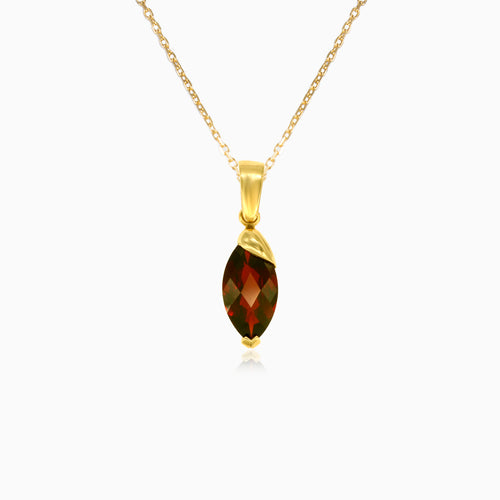 Elegancia en colgante de granate con corte marquesa
