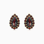 Náušnice ve tvaru kapky s kulatými granáty okolo