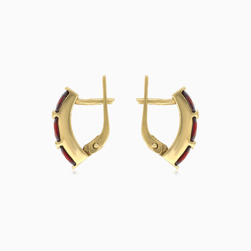 Boucles d'oreilles en or à barre avec triple radiance de grenat