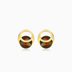 Zlaté náušnice s kulatým granátem s napínáním