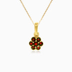 Zlatý přívěsek s granátem v podobě jemného květu