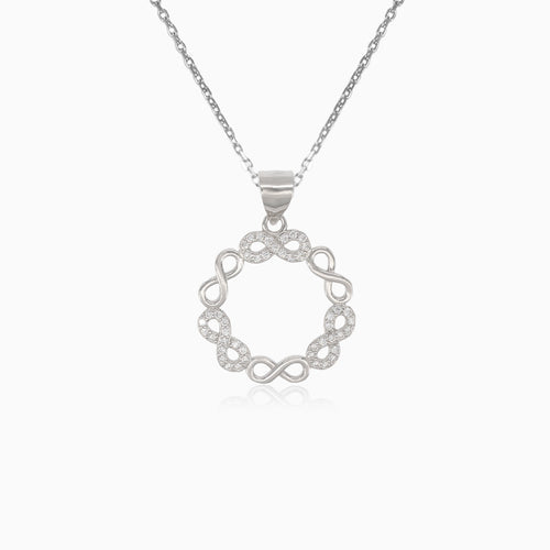 Colgante de plata en forma de círculo con infinito y circonitas cúbicas