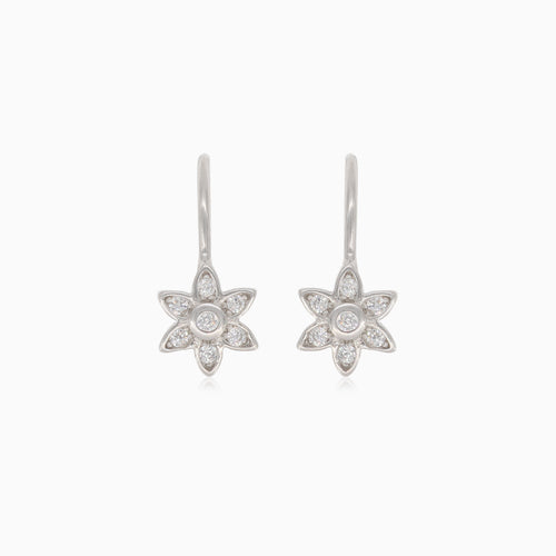 Stříbrné náušnice s kapkou květu