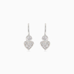 Boucles d’oreilles pendantes en argent avec cœur et cercle.