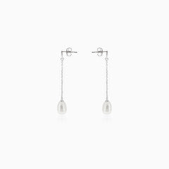 Boucles d’oreilles pendantes en chaîne avec clous en argent et perle