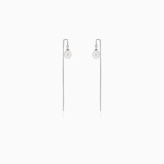 Boucles d’oreilles pendantes en argent avec perle