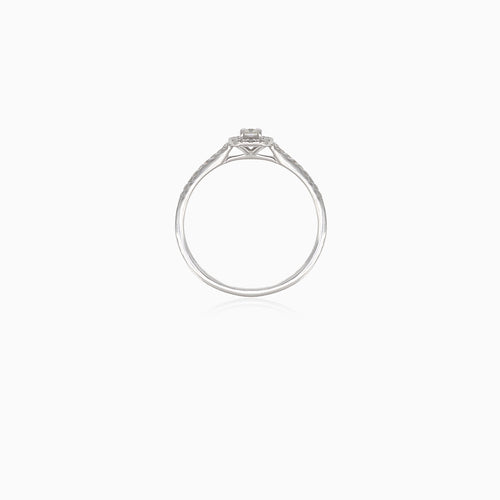 Bague de fiançailles scintillante avec diamant