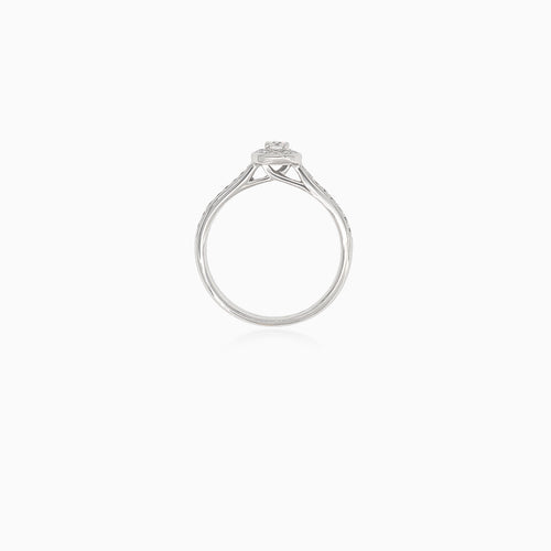 Klasický minimalistický dámský zásnubní prsten s postranními diamanty