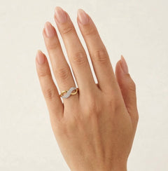 Unendlichkeit-Goldring mit zwei Zirkonia-Reihen