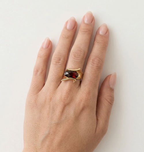 Bague pour femme Golden Elegance en grenat