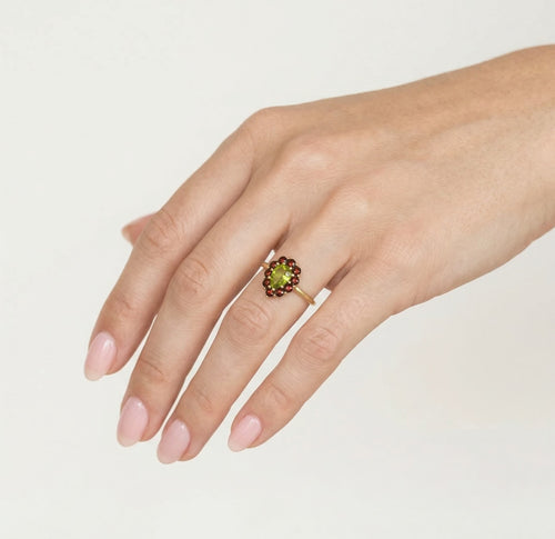 Eleganz enthüllt: Gelbgold-Gemmen-Duo