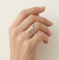 Bague serpent élégante en argent avec yeux bleu foncé