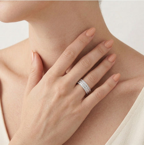 Prsten s třemi řadami diamantů